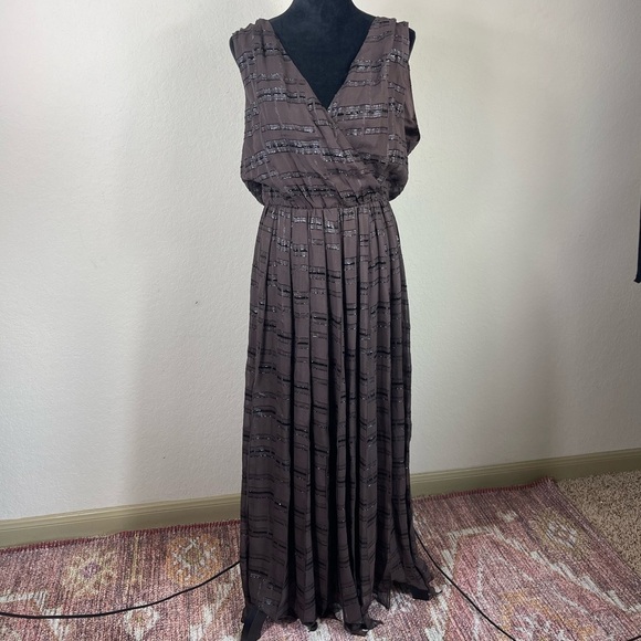Alice + Olivia Dresses & Skirts - Alice & Olivia Plunge Maxi Dress Brown Silk Size Large